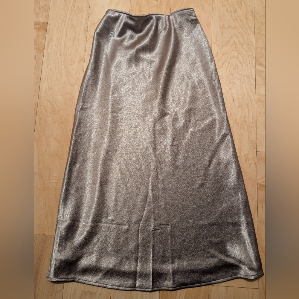 Nwot Lululemon Athletica Beige Satin Midi Skirt Xxs